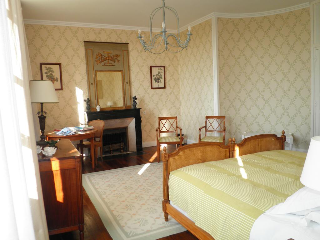 Chateau De La Marronniere Bed and Breakfast Aizenay Kamer foto